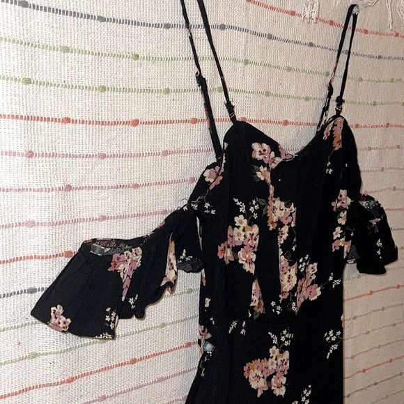 Wild Fable Black cold-shoulder jumpsuit. - Picture 8 of 11